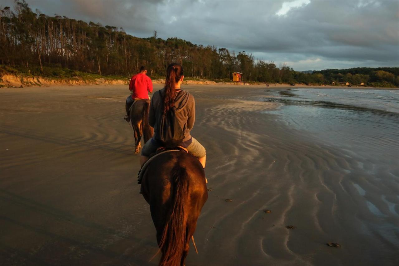 Pousada Caminho Do Rei Praia do Rosa Bagian luar foto
